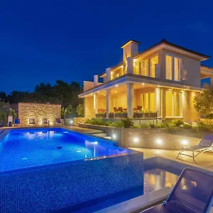  Villa Roko