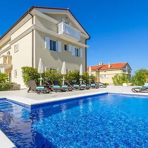  Villa Luxury Mande